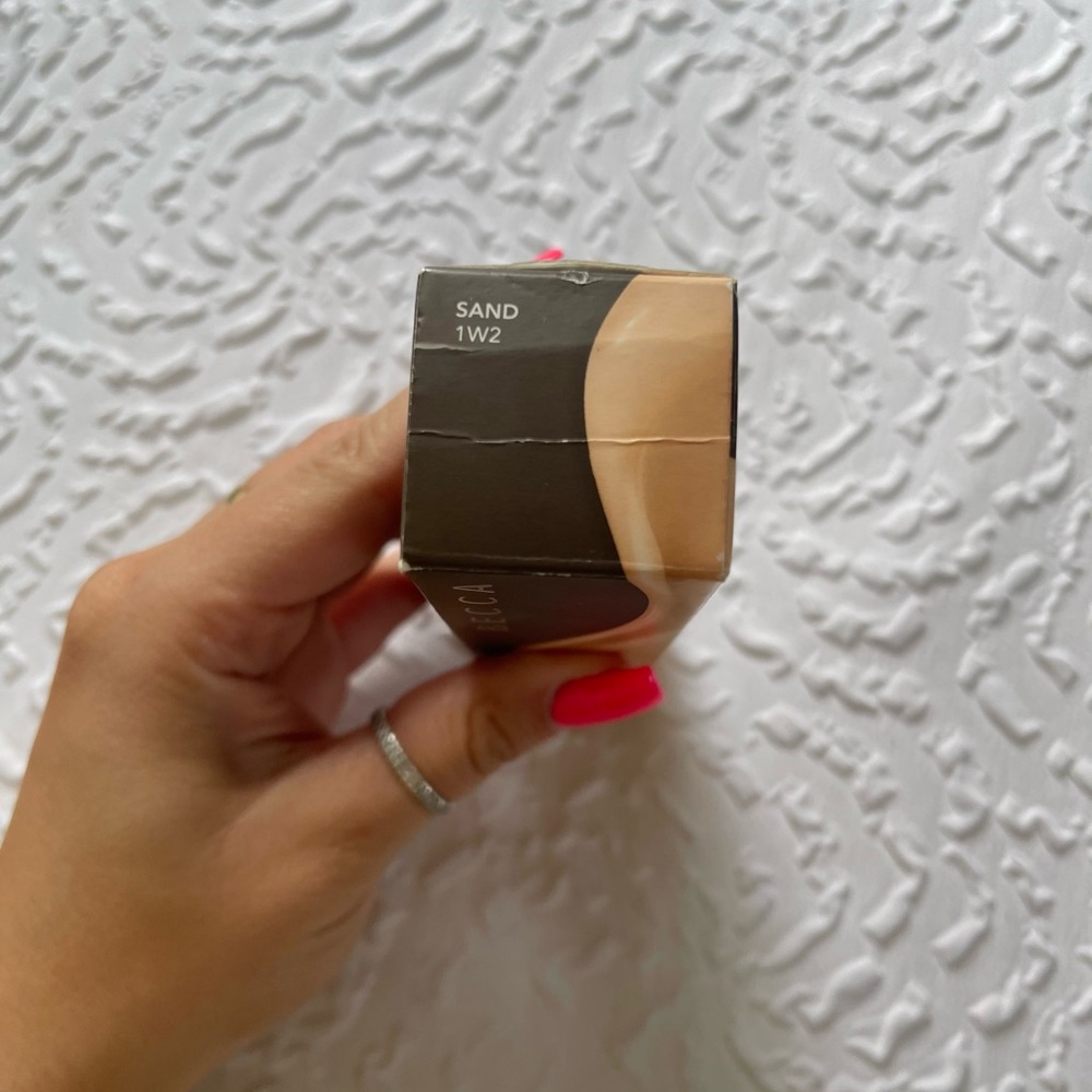 BECCA Ultimate Coverage 24 Hour Foundation - Picture 3 of 6